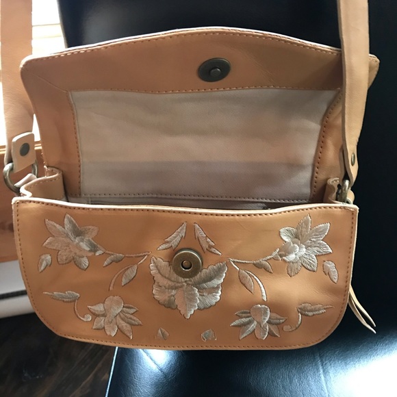 🎁 Adrienne Vittadini Leather Shoulder Bag - Picture 8 of 8